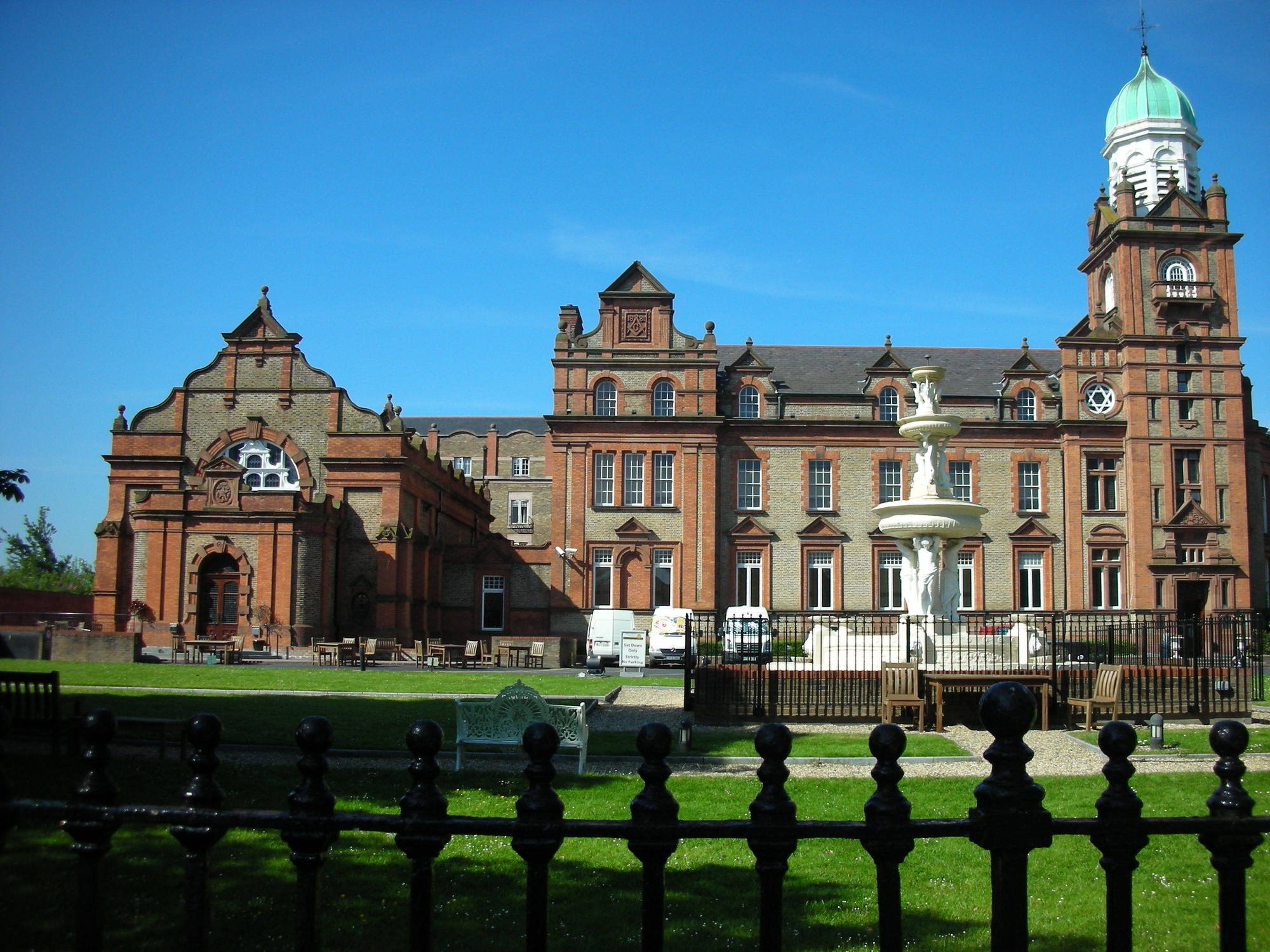 Clayton Hotel Ballsbridge Dublin Bagian luar foto